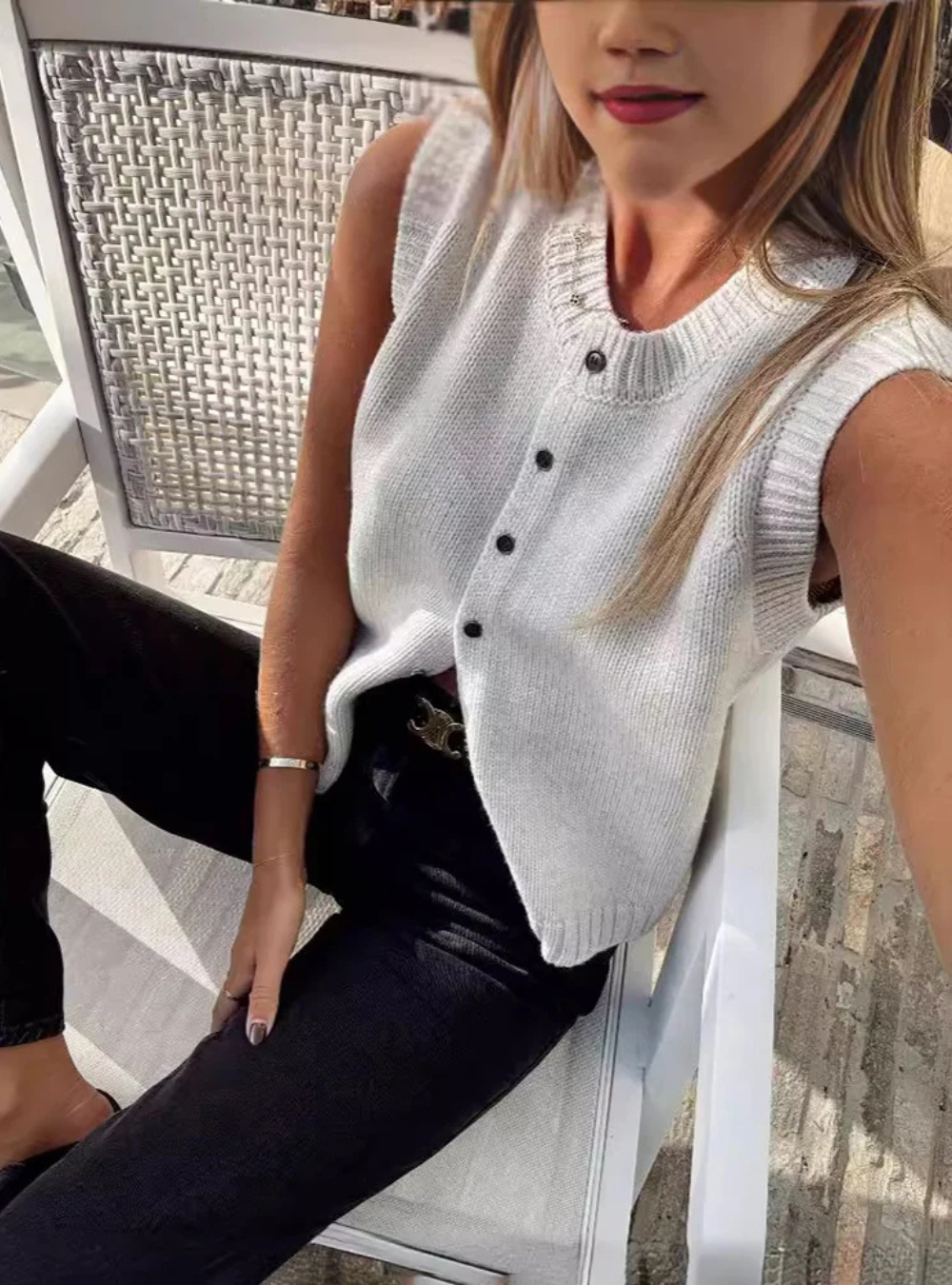 FELICITY - SLEEVELESS BUTTON-UP TOP