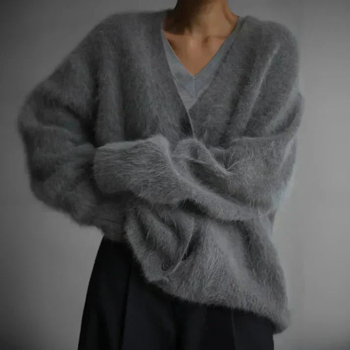 Julia™ - Timeless Cashmere Sweater - Mia Montreal