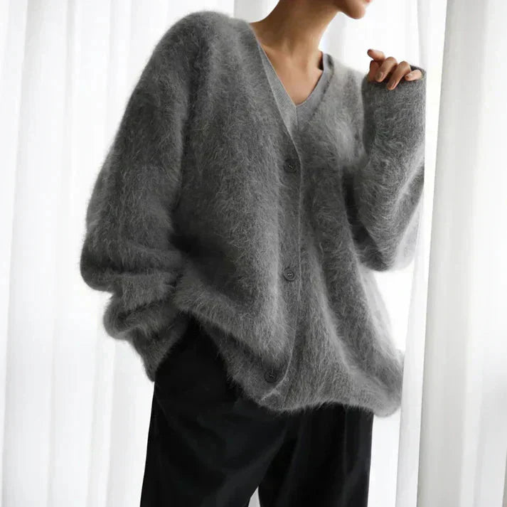 Julia™ - Timeless Cashmere Sweater - Mia Montreal